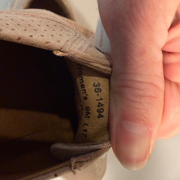 Trask Lindsey Blush Pink Metallic Fashion Sneaker Size 9 - Picture 7 of 7